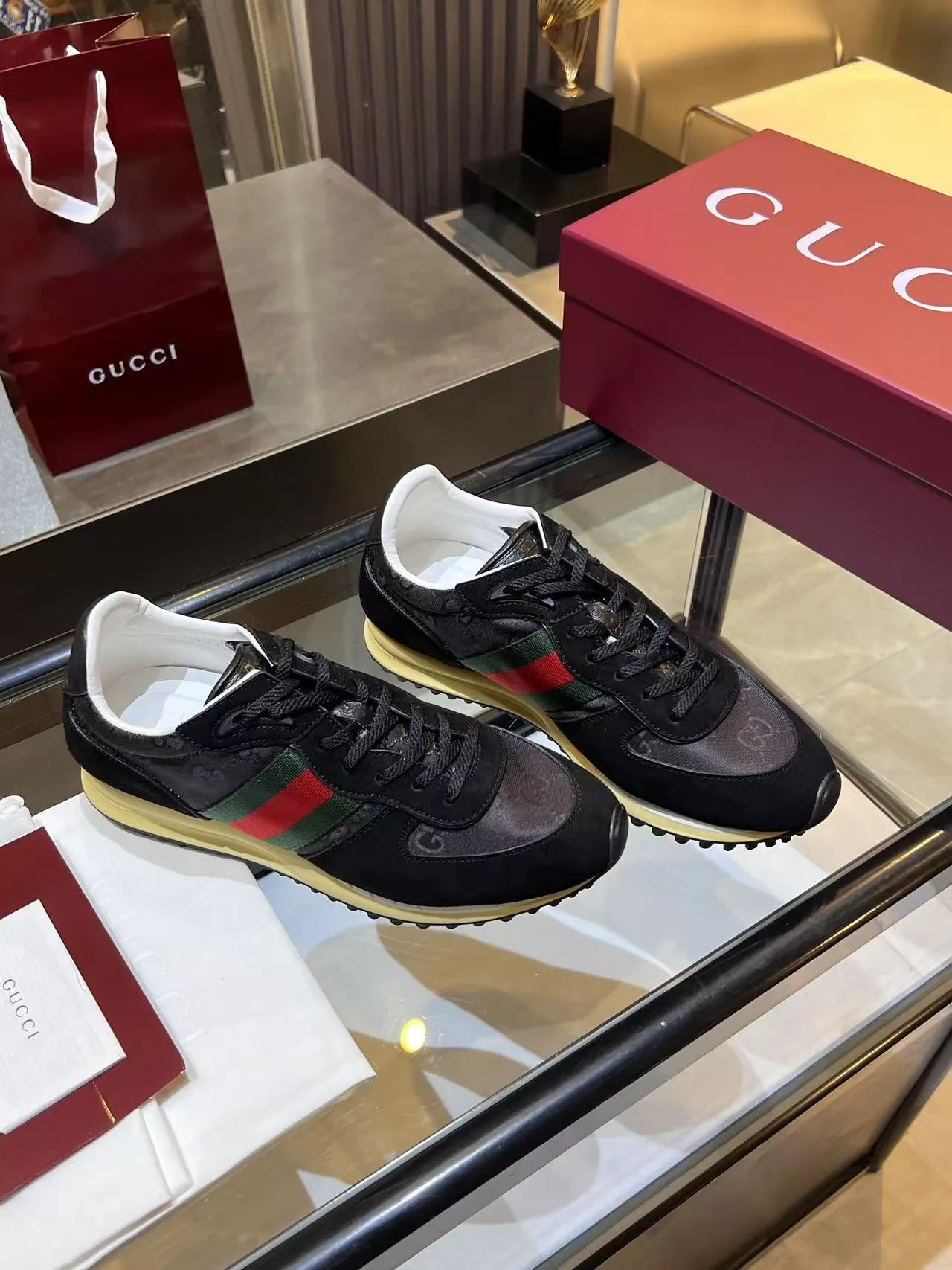 Men's Men's Shoes 💰620💰 Gucci Gucci Top Version Latest Catwalk Style Re-Motion Series Thick-soled Casual Sneakers Original Purchased, Developed and Made. This sneaker has a detachable and adjustable ankle strap, adding a dynamic item to the 2025 spring and summer series. The light and flexible outsole has been specially treated and is filled with a strong retro style. Exquisite packaging at the delivery counter 🛍📦 ▪️Fabrics: Original custom imported first-layer cowhide ▪️Inner lining: Original custom-made breathable mesh ▪️Sole: Original molded TPU material ▪️Sole thickness: 3.5CM ▪️Size: 39-44 (customized at 38.45.46)